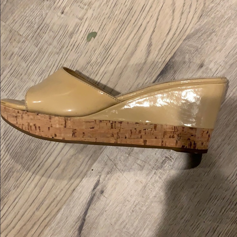 Prada - Picture 2 of 2
